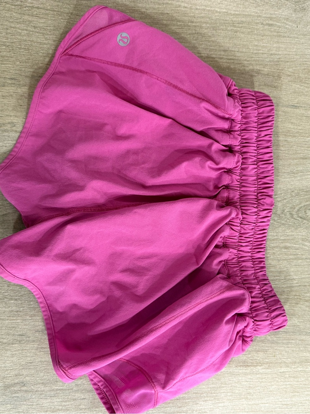 Lululemon Hotty Hot High-Rise 2.5" Lined Workout Running Shorts Bright Pink 2 - Picture 2 of 9